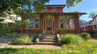 Building Photo - Beautiful 3 Bedroom Home Located in Colleg...