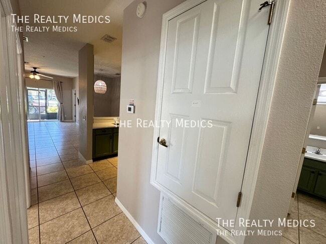 Building Photo - 2854 Oakwater Dr