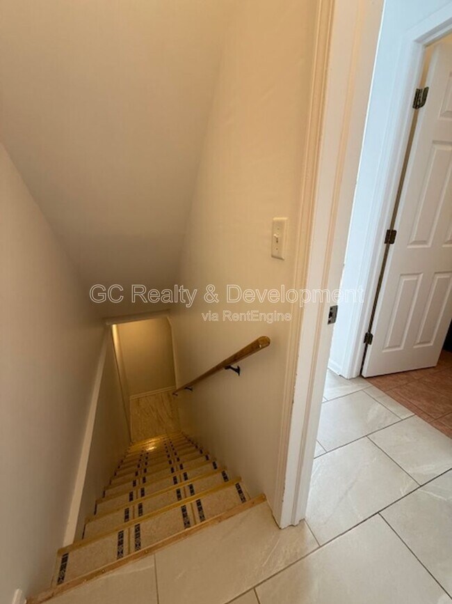 Building Photo - 885 Chelsea Ct