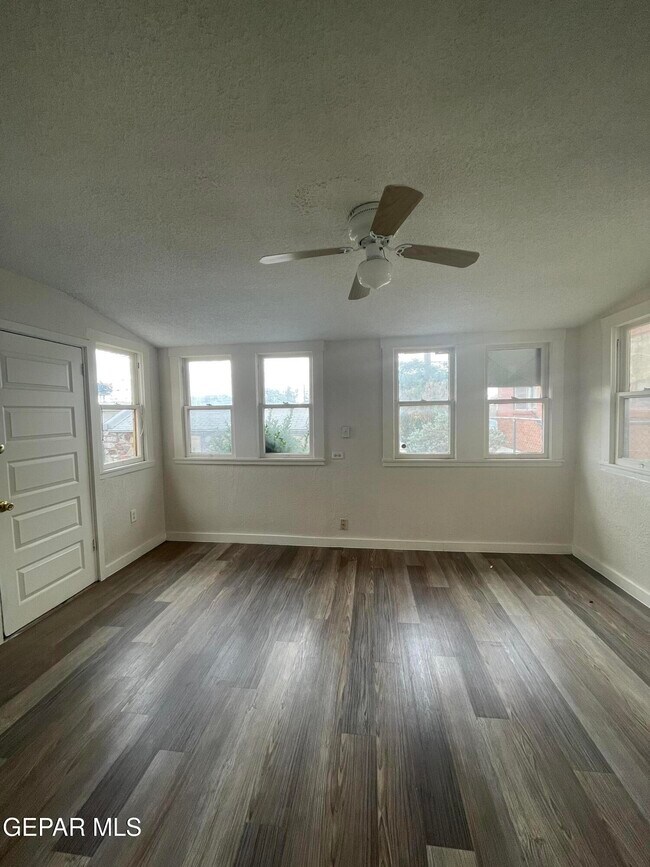 Building Photo - 1522 Yandell Dr