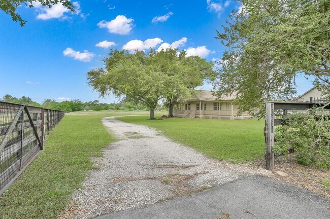 Building Photo - 10618 Hufsmith Rd