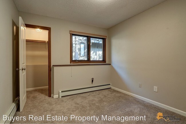 Building Photo - 3 br, 2 bath House - 7213 Foxridge Circle #1