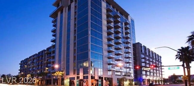 Building Photo - Gorgeous Views! Fully Furnished Modern loft-style