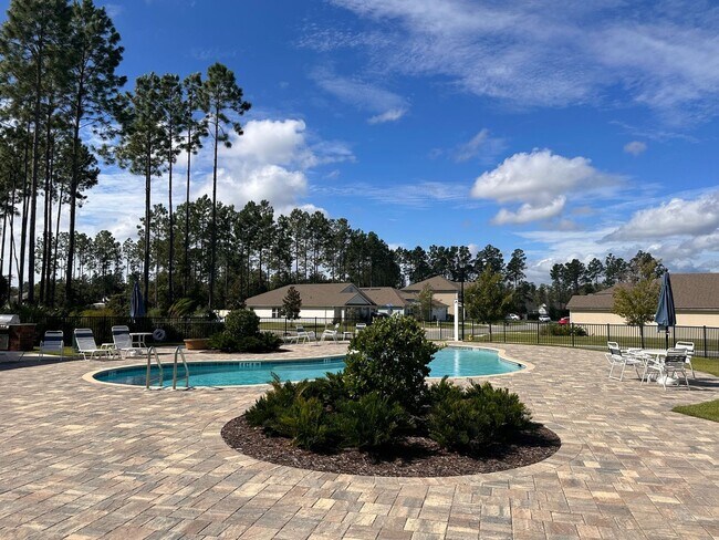 Building Photo - 4 bed/3 bath Beautiful Home with Amenities!