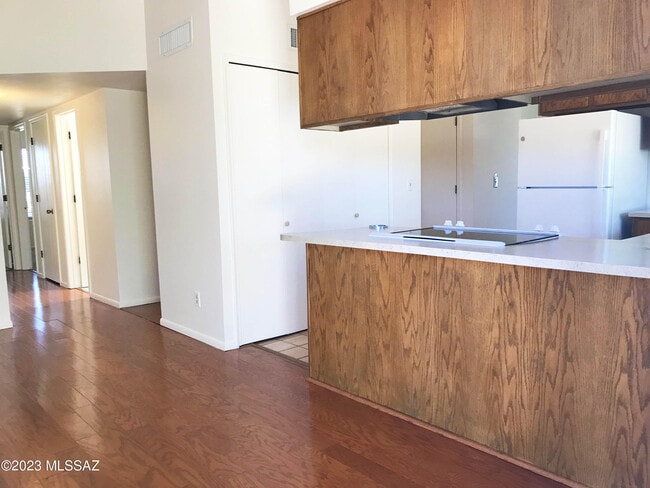 Building Photo - 7800 N Nicole Pl