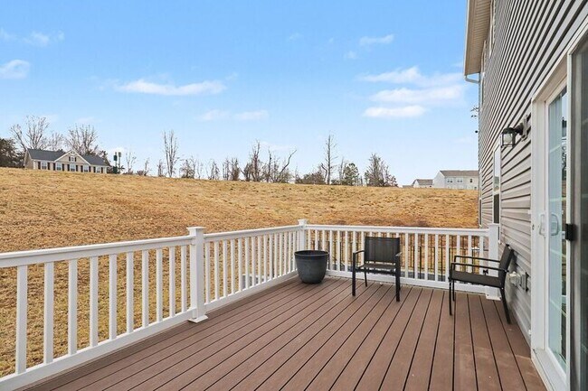 Building Photo - 484 Bridgepoint Dr