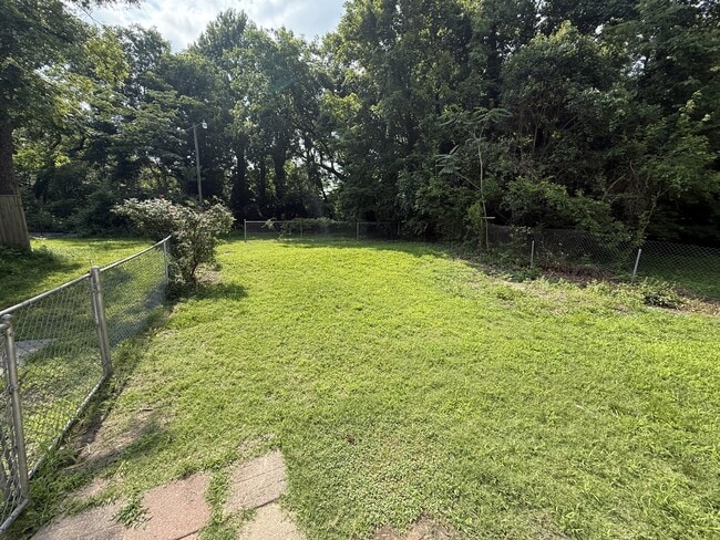 Building Photo - 1302 Highland Ave