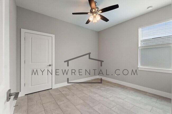 Building Photo - ONE MONTH FREE RENT! Modern, energy effici...