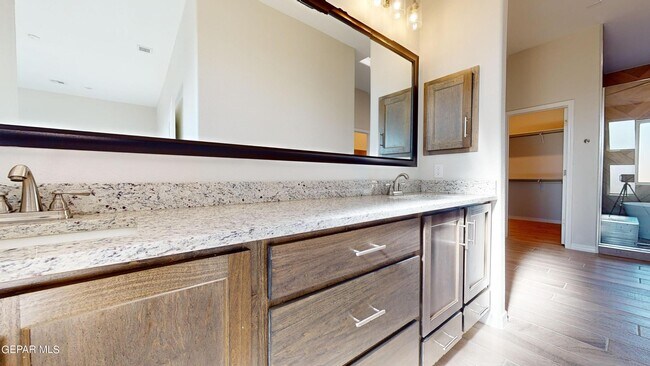 Building Photo - 500 La Entrada Cir