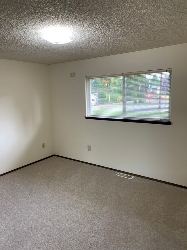 Building Photo - 3 Bedroom 2.5 Bath Lynnwood/Bothell Home N...