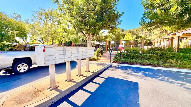 Building Photo - Beautifully Updated & Remodeled Townhome on the Pala Mesa Golf Course in Fallbrook!