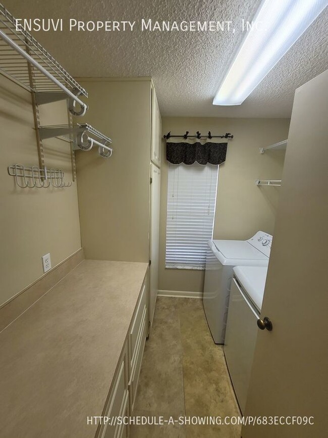Building Photo - 5003 Bridgeport Dr