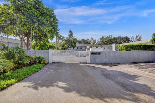 Building Photo - 1860 Venice Park Dr