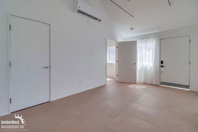Building Photo - Modern 1Bdm 1Ba Apartment in a Prime Locat...