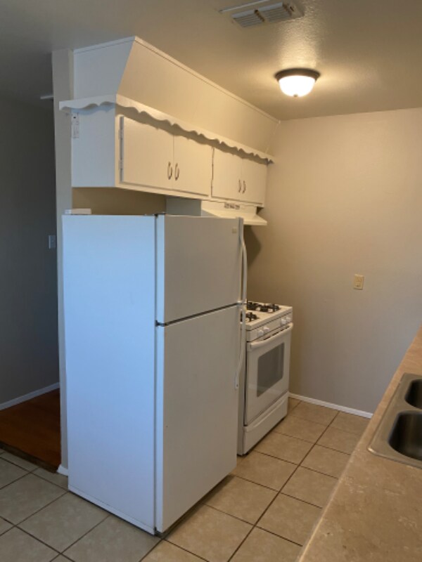 Building Photo - 309 Circle Dr