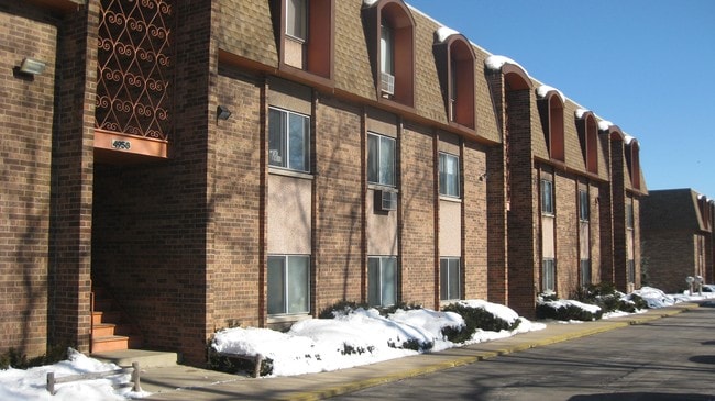 Building Photo - Butterfield Apartments