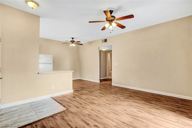 Building Photo - 5650 E Sahara Ave