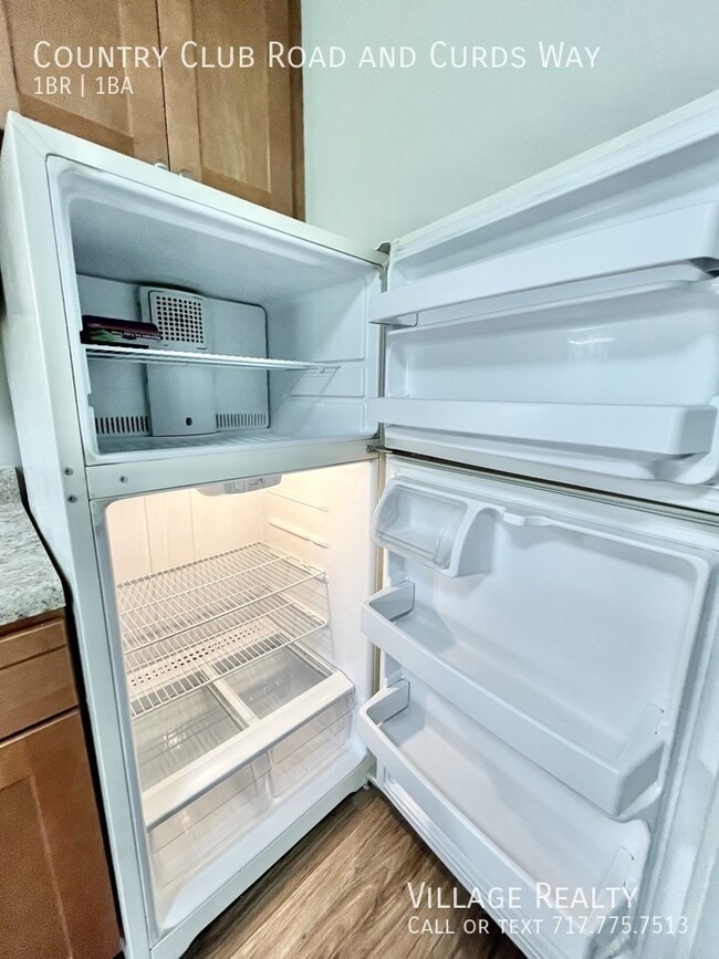 Building Photo - 671 Country Club Rd