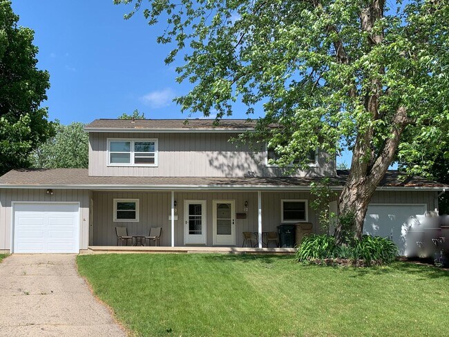 Primary Photo - Enjoy outdoor living with huge yard in thi...