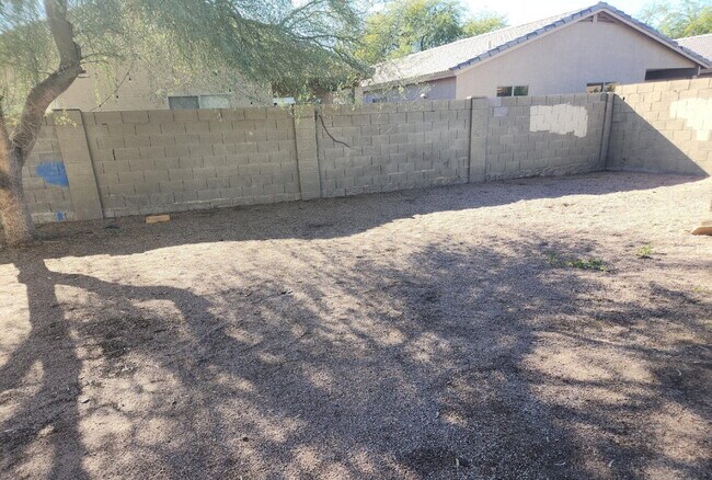 Building Photo - MARVELOUS TWO BEDROOMS AND ONE BATHROOM AV...