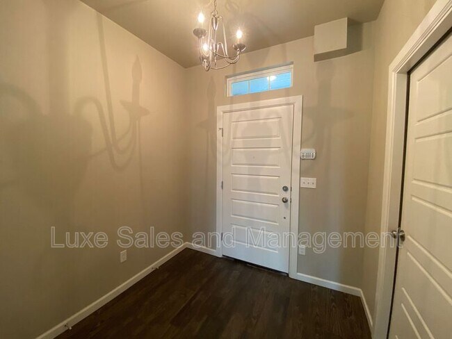 Building Photo - 749 SW 14th St