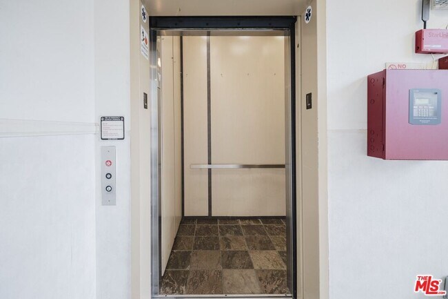 Building Photo - 937 12th St