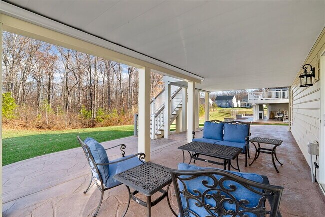 Building Photo - Elegant Single-Family Residence with Upscale Finishes in Amenity-Rich Community