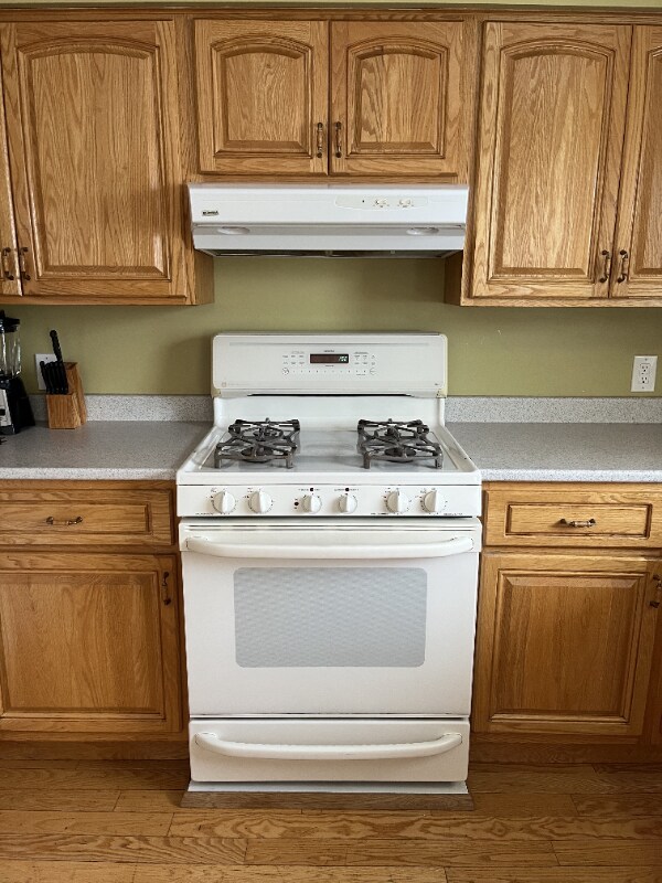 Building Photo - 559 Malletts Bay Ave