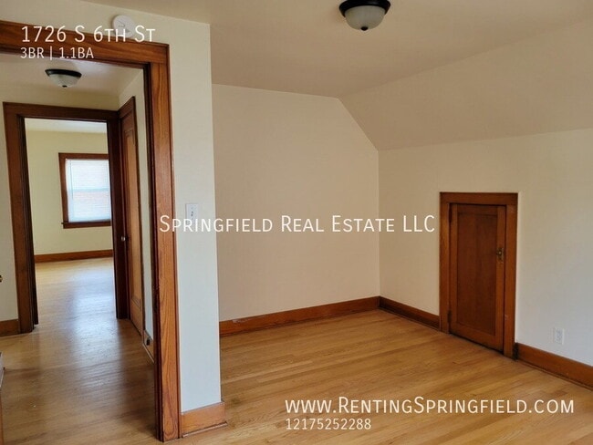 Building Photo - “Old School Cool” — 3 Bed with 3-Car Garage + Tons of Parking