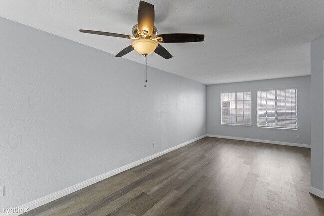 Building Photo - 2 br, 2.5 bath Townhome - 178 West Walnut ...