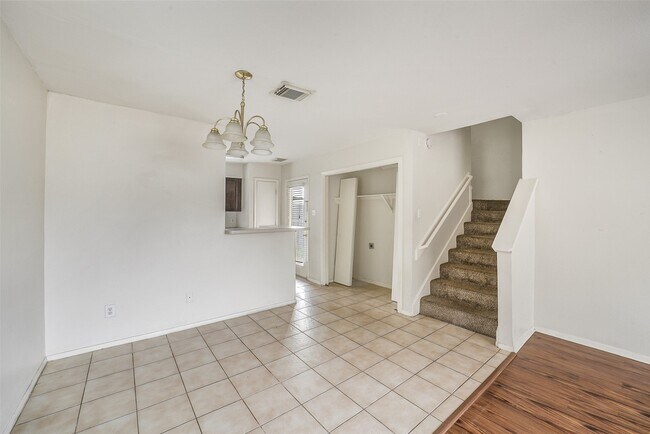 Building Photo - 10007 Emerald Creek Dr