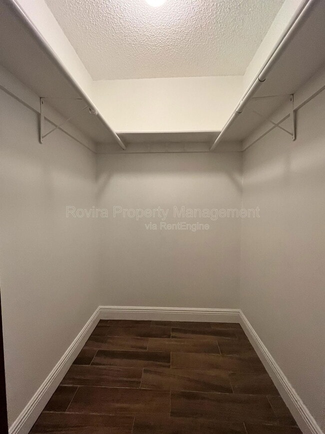 Building Photo - 2180 SW 9th Ave