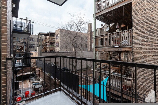 Building Photo - 4334 N Clarendon Ave