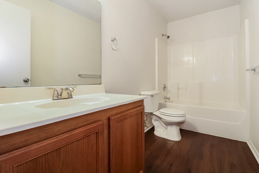 Building Photo - 607 Almandora Dr
