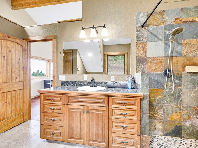 Building Photo - 785 Warren Gulch Rd