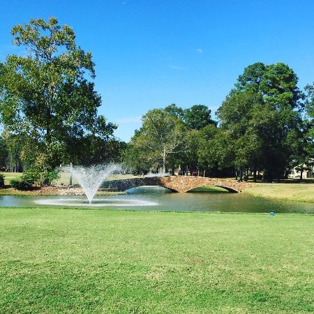 Building Photo - 15919 Golf Club Dr