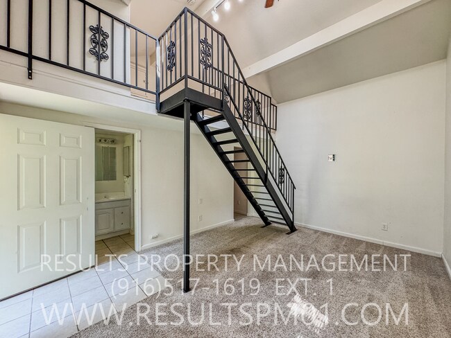 Building Photo - Adorable 2 Bedroom Charmer