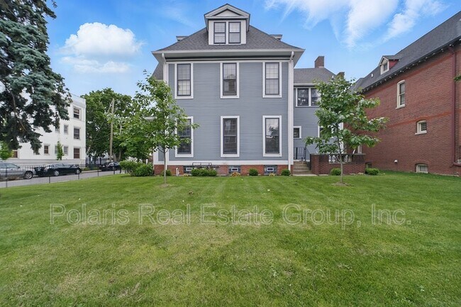 Building Photo - 101 E 14th St