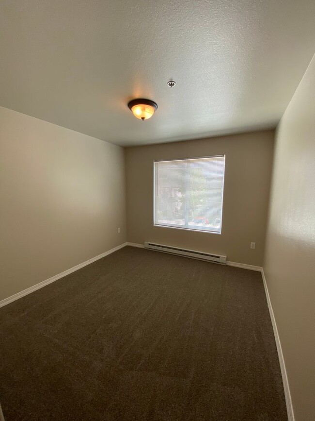 Building Photo - UPPER LEVEL CONDO (RPM#43)
