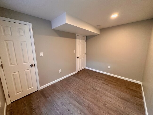 Building Photo - Charming 2-Bedroom Basement Unit with Private Yard – Flat-Rate Utilities!