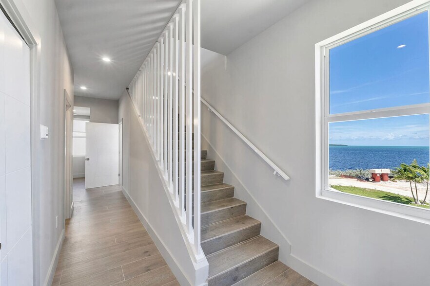 Building Photo - 99 Seaside Ave