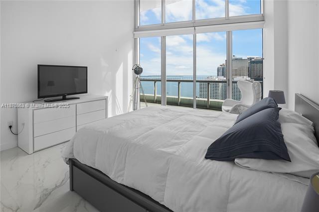 Building Photo - 495 Brickell Ave