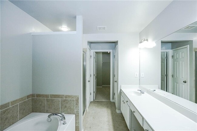 Building Photo - 2388 Fairlie Dr