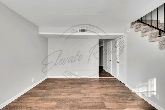 Building Photo - Two Bedroom Duplex near Trinity Hills in Nashville!