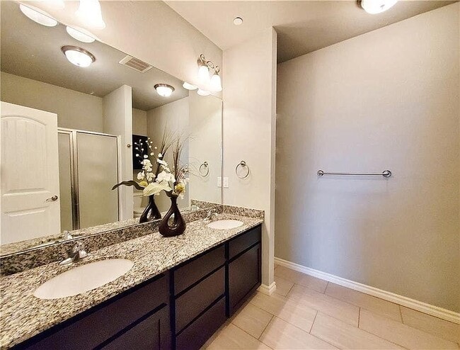 Building Photo - 477 S Fretz Ave