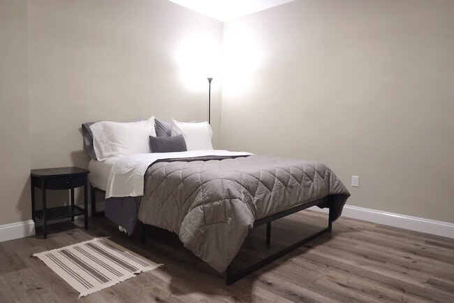 Building Photo - 140 Pearl St