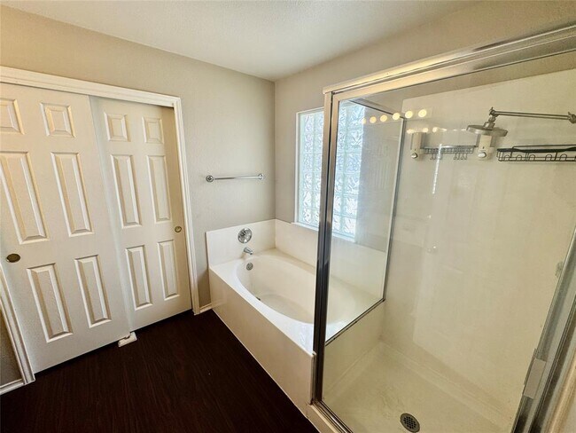 Building Photo - 295 Strawn