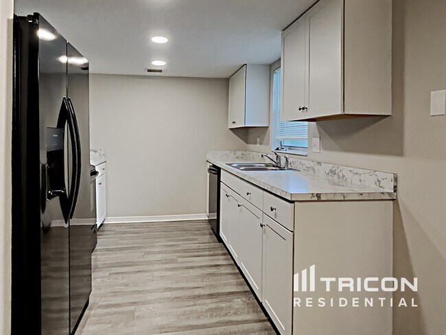 Building Photo - 707 Climate Dr