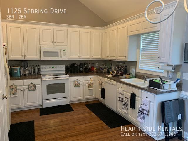 Building Photo - 1125 Sebring Dr