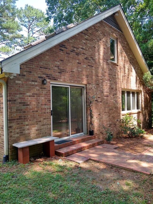 Building Photo - Chapel Hill / 4BR House in Historic Distri...